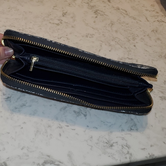 Wallet - Picture 3 of 3